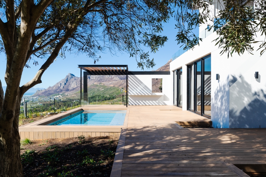 4 Bedroom Property for Sale in Zwaanswyk Western Cape